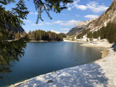 Alpstein sıradağlarında ve Appenzellerland bölgesinde Bulunan Seealpsee Alp Gölü - Appenzell Innerrhoden Kantonu (Ai), İsviçre