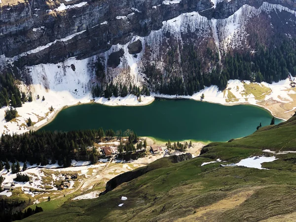 Lago Alpino Seealpsee Nella Catena Montuosa Alpstein Nella Regione Appenzellerland — Foto Stock