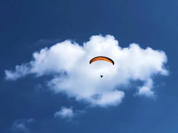 Parapendio Nel Cielo Sopra Monte Ebenalp Nella Regione Appenzellerland Cantone — Foto Stock