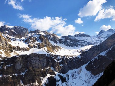 Alp zirveleri Hunstein, Botzelchopf veya Boetzelchopf, Falenschafberg veya Faelenschafberg, Falenturm veya Faelentuerm, Altman ve Fliskopf Alpstein dağ - Appenzell Kton, İsviçre