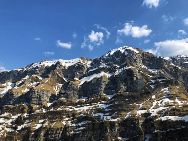 阿尔卑斯峰马威斯在阿尔普施泰因山脉和阿彭策勒兰地区 阿彭策尔内霍登州 — 图库照片