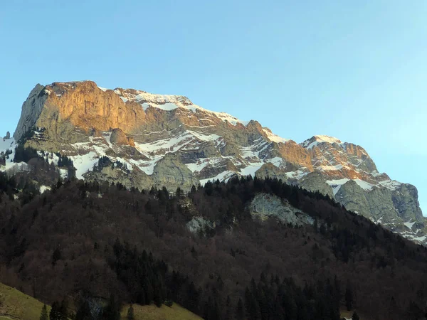 アルプシュタイン山脈とアッペンツェラーランド地域のアルパインピークシャフベルク アッペンツェル インナーローデン の広州 スイス — ストック写真