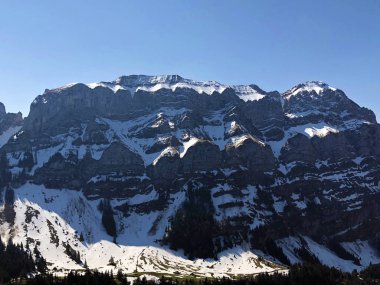 Alpstein sıradağlarında ve Appenzellerland bölgesinde Schafberg ve Marwees alp zirveleri - Appenzell Innerrhoden Kantonu (Ai), İsviçre