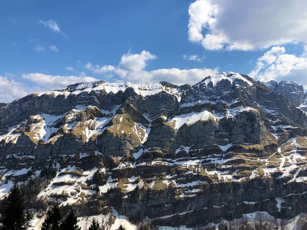 Alpstein sıradağlarında ve Appenzellerland bölgesinde Schafberg ve Marwees alp zirveleri - Appenzell Innerrhoden Kantonu (Ai), İsviçre