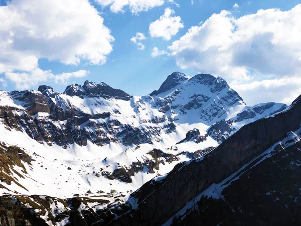 阿尔卑斯山峰法伦图姆或费伦图尔姆 奥尔特曼和弗利斯科普夫在阿尔普施泰因山脉和阿彭策勒兰地区 阿彭策尔内霍登州 — 图库照片