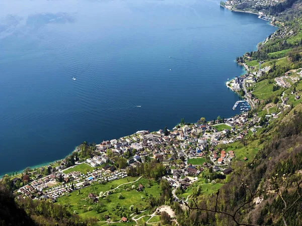 ヴィツナウエルストックの頂上からルツェルン湖またはヴィエルヴァルトシュテーテルゼーの海岸にヴィッツナウの集落の眺め ルツェルンの広州 スイス — ストック写真