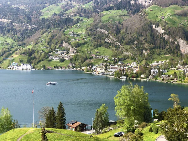 Vista Del Asentamiento Vitznau Orilla Del Lago Lucerna Vierwaldstaetersee Cantón —  Fotos de Stock