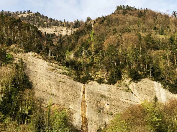 Сезонний Водоспад Mlibachfall Muelibachfall Або Muelibachfall Або Сезонні Водоспади Muelibachfall — стокове фото