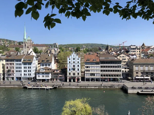 Alte Traditionelle Häuser Und Wohnhäuser Limmatufer Der Stadt Zürich Schweiz — Stockfoto