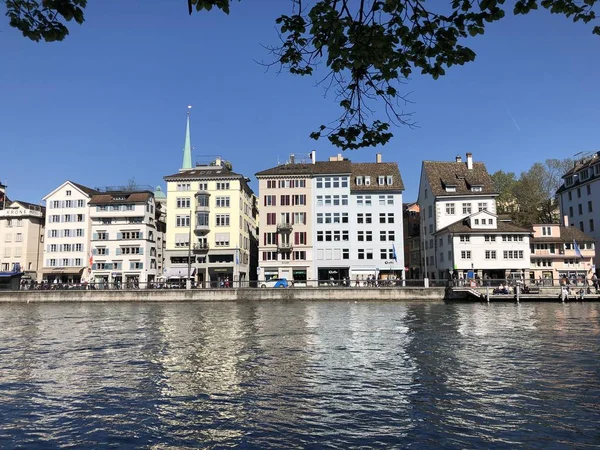 Zürih Sviçre Şehrinde Limmat Nehri Boyunca Eski Geleneksel Evler Konut — Stok fotoğraf