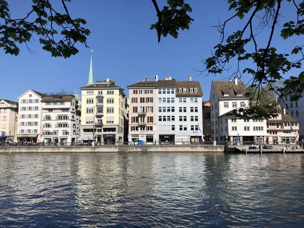 Alte Traditionelle Häuser Und Wohnhäuser Limmatufer Der Stadt Zürich Schweiz — Stockfoto
