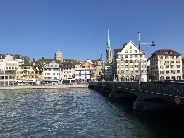 Staré Tradiční Domy Obytné Budovy Podél Řeky Limmat Městě Curych — Stock fotografie