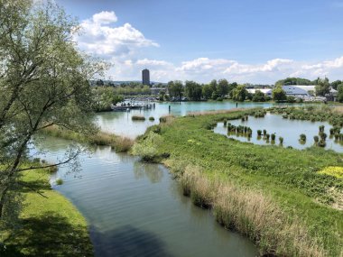 Die Wollschweininsel (Wulesaueninsle) Kreuzlingen Seepark tarafından - Thurgau Kantonu, İsviçre