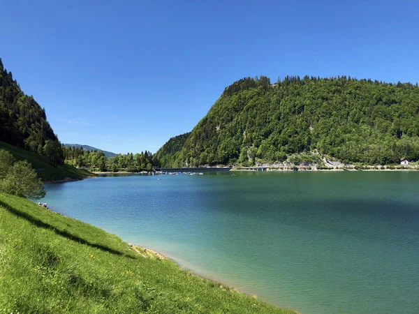 高山のワギタレル湖またはウェイギタレルゼーの上のヒル ゲルベルク インナータール シュヴィーツ州 スイス — ストック写真