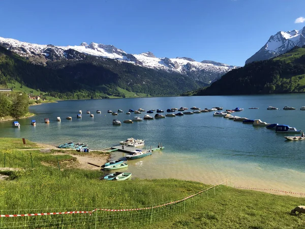 Σκάφη Στην Αλπική Λίμνη Wagitalersee Waegitalersee Ίνγκθάλι Καντόνι Του Σβιτς — Φωτογραφία Αρχείου