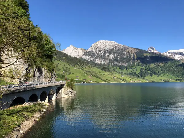 Přehrada Umělém Alpském Jezeře Wagitalersee Waegitalersee Innerthal Kantonu Schwyz Švýcarsko — Stock fotografie