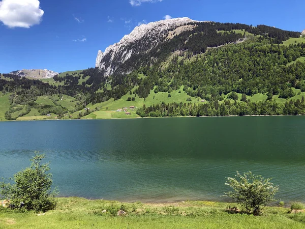 Berg Schiberg Boven Wagital Valley Waegital Wagitalersee Alpine Lake Waegitalersee — Stockfoto