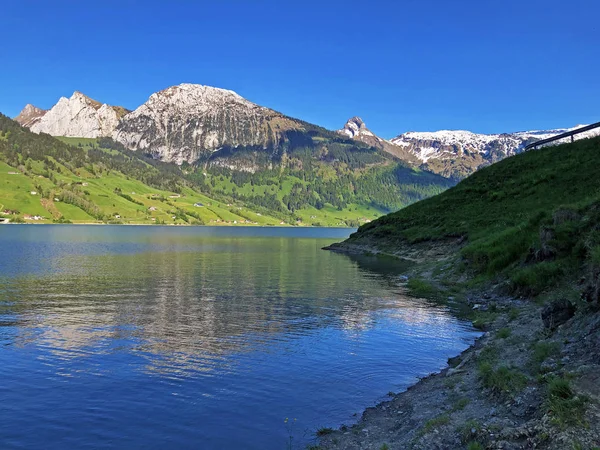 Montañas Bockmattli Schiberg Sobre Valle Wagital Waegital Lago Alpino Wagitalersee —  Fotos de Stock