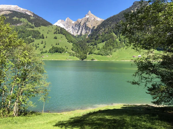 シベルク ジンドレンスピッツ ヒメルチョフ山脈の上の谷ワギタルまたはワギタル湖と高山のワギタレル湖 ワギタレルゼー インナータール シュヴィーツ州 スイス — ストック写真