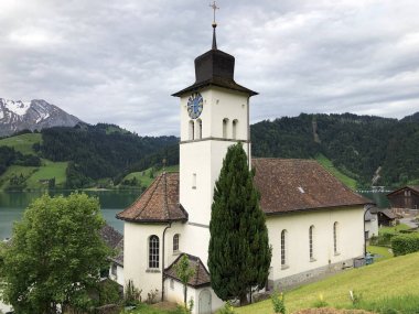 Bucak kilise St Catherine veya St Katharina Alp Gölü Wagitalersee üzerinde Innerthal köyünde (Waegitalersee), Innerthal - Schwyz Kandon, İsviçre