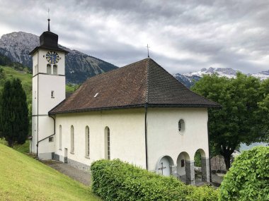 Bucak kilise St Catherine veya St Katharina Alp Gölü Wagitalersee üzerinde Innerthal köyünde (Waegitalersee), Innerthal - Schwyz Kandon, İsviçre