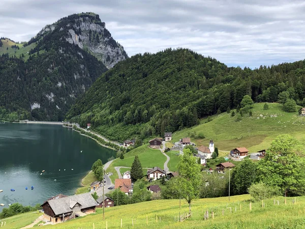 ワギタルまたはワギタルの谷と高山のワギタレル湖 ワギタレルゼー のインナータール村 スイス シュヴィーツの広州 — ストック写真