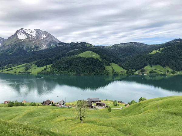 와기탈 Wagital 와기탈 Wagital 계곡의 이너탈 마을과 와기탈러호수 와기탈러제 스위스 — 스톡 사진