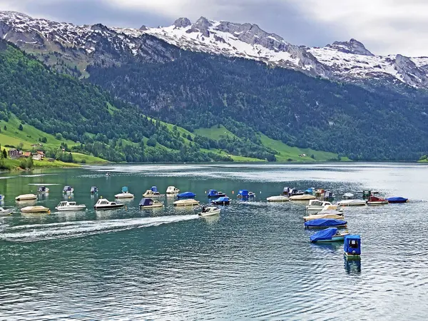 Σκάφη Στην Καλλιτεχνική Αλπική Λίμνη Wagitalersee Waegitalersee Ρεντθάλι Καντόνι Του — Φωτογραφία Αρχείου