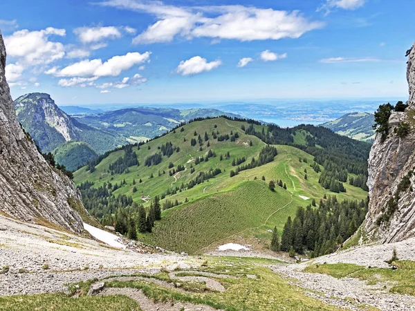 ชสต อกบ Brueschstockbuel เหน อทะเลสาบแอลป Wagitalersee Waegitalersee Innerthal Canton Schwyz — ภาพถ่ายสต็อก