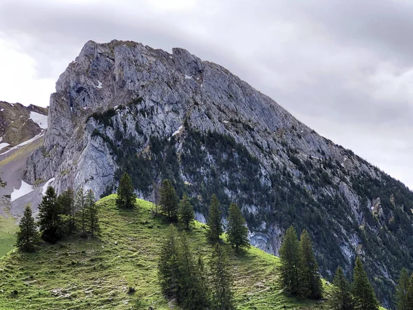 Montaña Schiberg Sobre Valle Wagital Waegital Lago Alpino Wagitalersee Waegitalersee —  Fotos de Stock