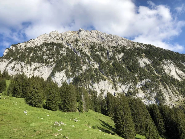 Schiberg Nachází Nad Údolím Wagthal Nebo Waegital Wagitalersee Alpský Jezero — Stock fotografie