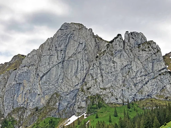 Bockmattlistock Mountain Valley Wagital Waegital Alpine Lake Wagitalersee Waegitalersee Innerthal — стоковое фото