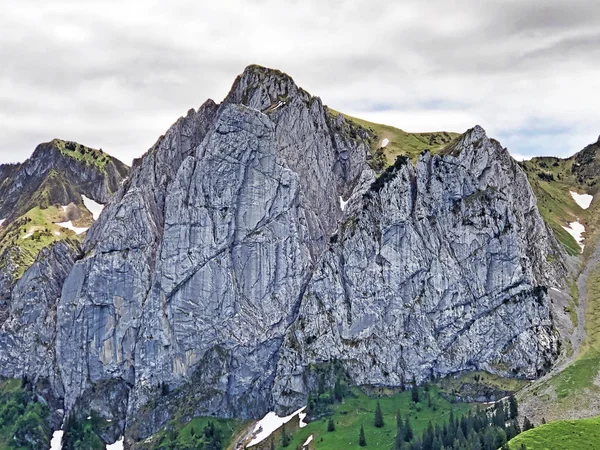 Bockmattlistock Oberhalb Des Talwagital Oder Waegital Und Alpiner Wagitalersee Innerthal — Stockfoto