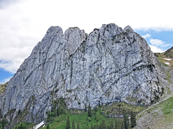 Bockmattlistock Oberhalb Des Talwagital Oder Waegital Und Alpiner Wagitalersee Innerthal — Stockfoto