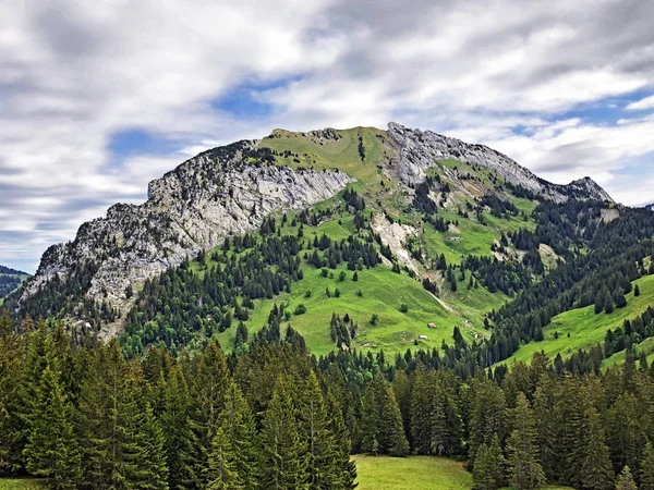 Chopfenberg Montaña Choepfenberg Sobre Valle Wagital Waegital Lago Alpino Wagitalersee —  Fotos de Stock