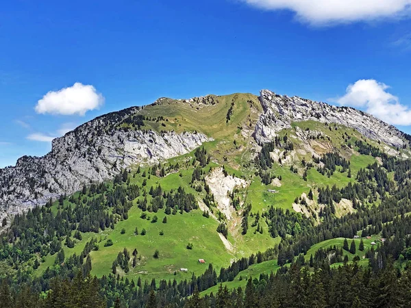 Chopfenberg Montaña Choepfenberg Sobre Valle Wagital Waegital Lago Alpino Wagitalersee — Foto de Stock