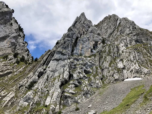 Pedras Rochas Dos Picos Alpinos Acima Vale Wagital Waegital Lago — Fotografia de Stock