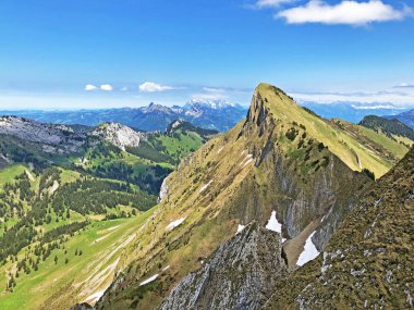 Vadi Wagital veya Waegital ve alp Gölü Wagitalersee (Waegitalersee), Innerthal üzerinde Tierberg Dağı - Schwyz Kantonu, İsviçre