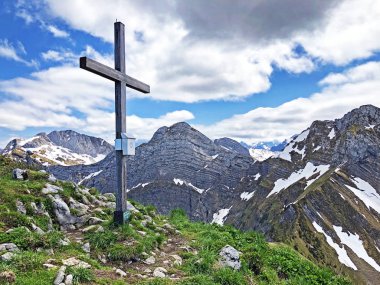 Vadi Wagital veya Waegital ve alp Gölü Wagitalersee (Waegitalersee), Innerthal üzerinde dağ Bockmattlistock tepesi - Schwyz Kandon, İsviçre