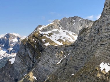 Wagital vadisi veya Waegital ve Wagitalersee alp Gölü (Waegitalersee), Innerthal - Schwyz Kanton üzerinde Brunnelistock veya Bruennelistock dağ, İsviçre