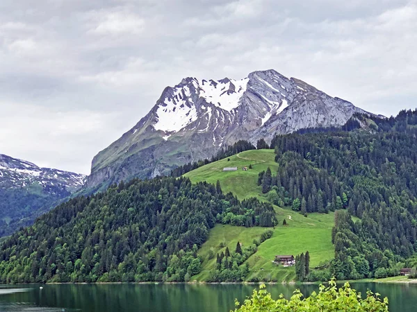 バレーワギタルまたはワギタル湖と高山の上のターナーとディーテルム山脈 ワギタレルゼー インナータール シュヴィーツ州 スイス — ストック写真