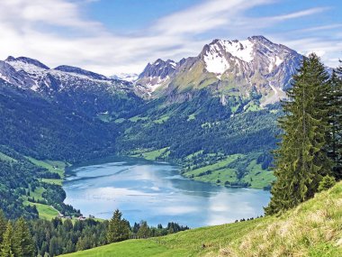 Turner ve Diethelm Dağları vadi Wagital veya Waegital ve alp Gölü Wagitalersee (Waegitalersee), Innerthal - Karakt Schwyz, İsviçre