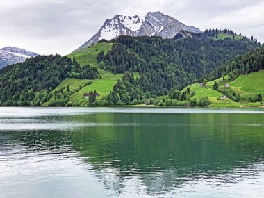 Turner ve Diethelm Dağları vadi Wagital veya Waegital ve alp Gölü Wagitalersee (Waegitalersee), Innerthal - Karakt Schwyz, İsviçre