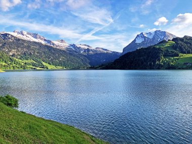 Wagitalersee veya Waegitalersee alp gölü vadi Wagital (Waegital), Innerthal alp sahne - Schwyz Kandon, İsviçre