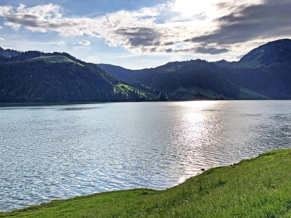 ワギタレル渓谷のワギタレル湖またはワギタレル湖のアルプスの風景 ワギタル インナータール シュヴィーツ州 スイス — ストック写真