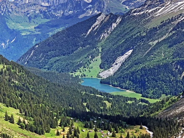 Niesamowity Widok Jezioro Obersee Oberseetal Alpine Valley Nafels Naefels Canton — Zdjęcie stockowe