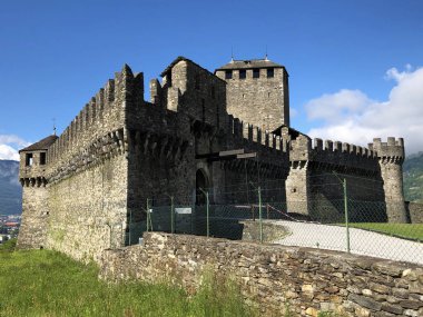 Montebello Kalesi veya Castello di Montebello veya Burg Montebello (Bellinzona Kaleleri) - Ticino Kantonu, İsviçre