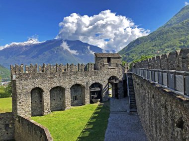 Montebello Kalesi veya Castello di Montebello veya Burg Montebello (Bellinzona Kaleleri) - Ticino Kantonu, İsviçre