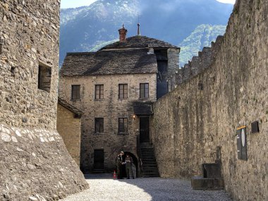 Montebello Kalesi veya Castello di Montebello veya Burg Montebello (Bellinzona Kaleleri) - Ticino Kantonu, İsviçre