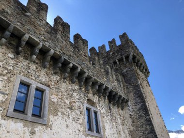 Sasso Corbaro Kalesi veya Castello di Sasso Corbaro veya Burg Sasso Corbaro (Bellinzona Kaleleri) - Ticino Kantonu, İsviçre